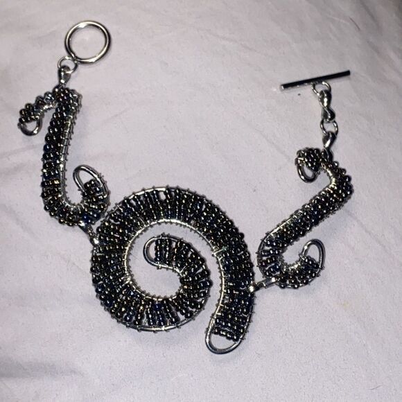 Women Silver Swirl with Black Beaded Chain Jewelry Bracelet and Toggle Clasp - Picture 3 of 7